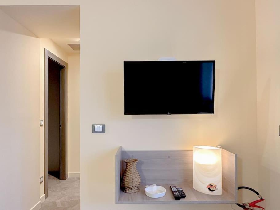 Free Parking Suite Con Wifi - Netflix - Ac Diano San Pietro Exterior foto